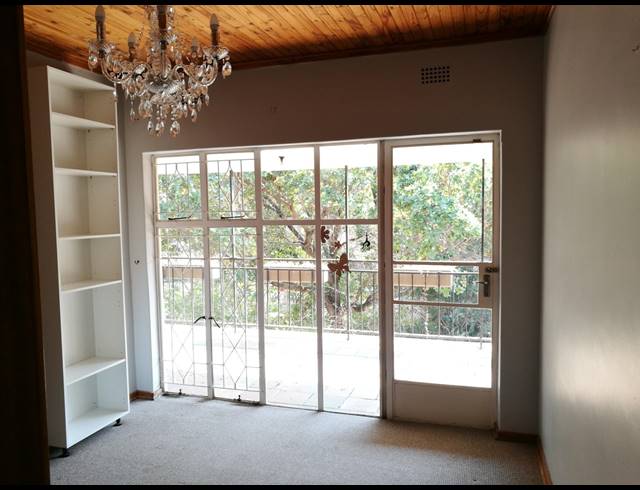 5 BEDROOM HOUSE TO LET IN PROTEA PARK